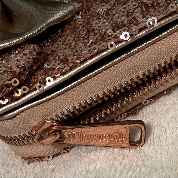 Disney Parks Lounge fly EUC Gold Sequined Minnie Mouse Ear Bow Wallet Clutch - Picture 3 of 12